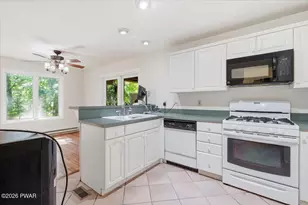 126 Winterberry Dr, Milford, PA 18337 - Photo 14