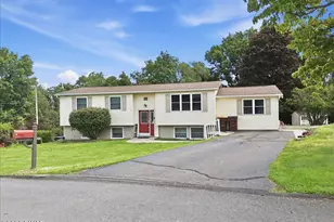 33 Beechwood Dr, Honesdale, PA 18431 - Photo 2