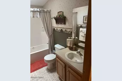 570/2140 E Lakeview Drive, Lake Ariel, PA 18436 - Photo 6