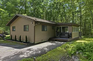 808 Hoover Ct, Lords Valley, PA 18428 - Photo 4