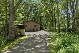 808 Hoover Ct, Lords Valley, PA 18428 - Photo 6