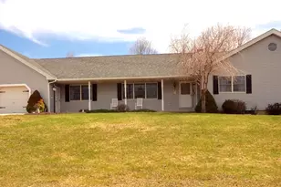 117 Alfred Dr, Greentown, PA 18426 - Photo 2