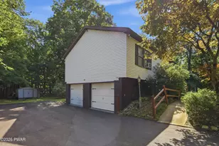 3 Devonshire Ln, Mount Pocono, PA 18344 - Photo 4