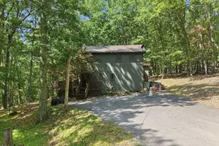 677 Clubhouse Dr, East Stroudsburg, PA 18302 - Photo 14