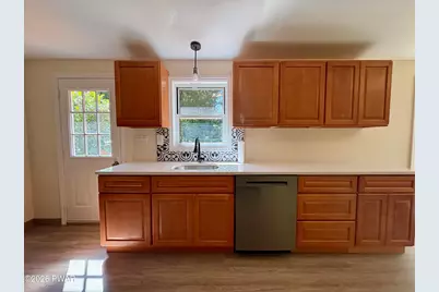1073 Deer Run E, Bushkill, PA 18324 - Photo 12