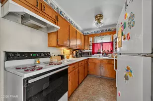 1042 Delaware Dr, Matamoras, PA 18336 - Photo 14