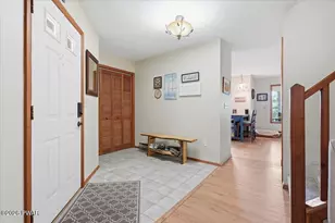 110 Woodmont Cir, Greentown, PA 18426 - Photo 6