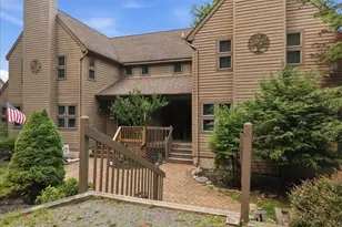 110 Woodmont Cir, Greentown, PA 18426 - Photo 2