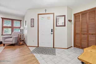 110 Woodmont Cir, Greentown, PA 18426 - Photo 4