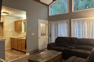 129 Surrey Ln, Lords Valley, PA 18428 - Photo 4