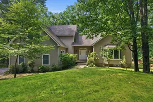 802 Green Ct, Lords Valley, PA 18428 - Photo 2
