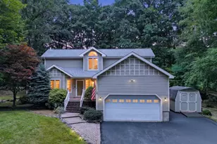 138 Eastwood Dr, Greentown, PA 18426 - Photo 2