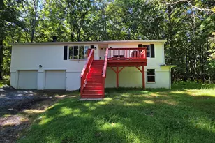 107 Lower Lakeview Dr, Hawley, PA 18428 - Photo 1