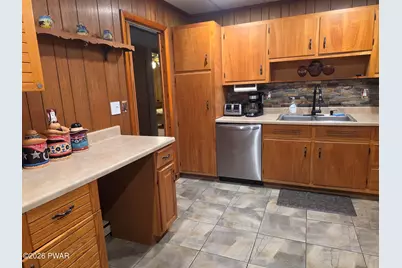 140 Timber Ridge Circle, Greentown, PA 18426 - Photo 8