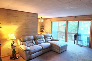 140 Timber Ridge Cir, Greentown, PA 18426 - Photo 2