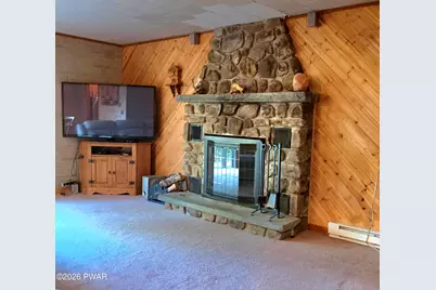 140 Timber Ridge Circle, Greentown, PA 18426 - Photo 4