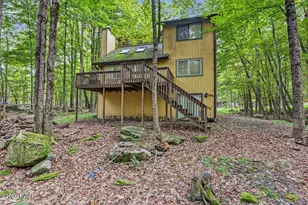 367 Chestnut Hill Dr, Lake Ariel, PA 18436 - Photo 1