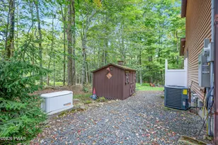 16 Ridgewood Cir, Lake Ariel, PA 18436 - Photo 4