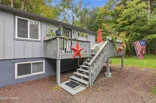 17 Slate Ct, Lake Ariel, PA 18436 - Photo 2