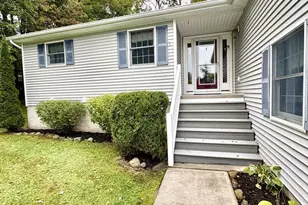 410 Martin St, Forest City, PA 18421 - Photo 2