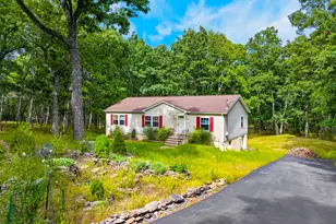 3124 Bluebird Dr, Bushkill, PA 18324 - Photo 2