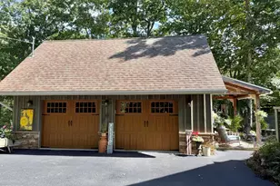 804 Hackamore Ct, Lords Valley, PA 18428 - Photo 2