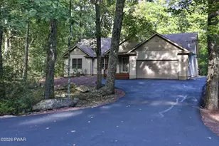 121 Gold Rush Dr, Hawley, PA 18428 - Photo 1