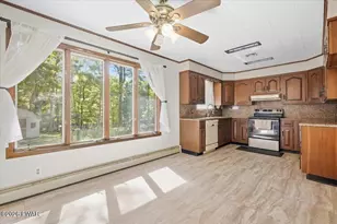 50 Woodledge Hills Dr, Hawley, PA 18428 - Photo 12