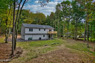 105 Spice Bush Ln, Milford, PA 18337 - Photo 2