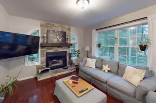 109 Arbutus Ct, Milford, PA 18337 - Photo 2