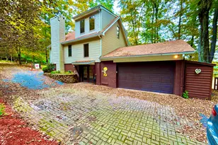 1014 Beaver Lake Dr, Lake Ariel, PA 18436 - Photo 4