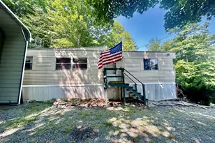 160 Oak Dr, Greentown, PA 18426 - Photo 2