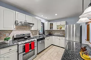 208 Mountain View Dr, Lords Valley, PA 18428 - Photo 24