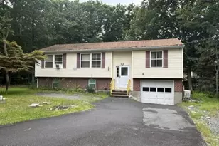 220 Lake Dr, Dingmans Ferry, PA 18328 - Photo 4