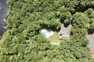 1076 Wintergreen Ct, Hawley, PA 18428 - Photo 2