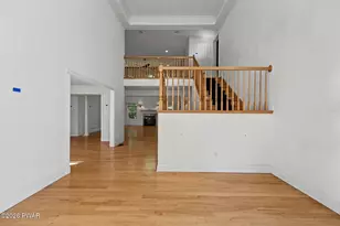 371 Joanne Ct, Bartonsville, PA 18321 - Photo 8