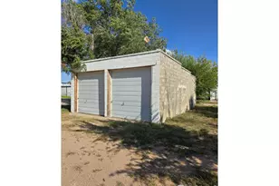 318 Pine St, Sterling, CO 80751 - Photo 2