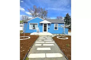 2431 Mountain View Dr, Loveland, CO 80538 - Photo 2