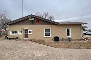 220 New York Ave, Stratton, CO 80836 - Photo 2