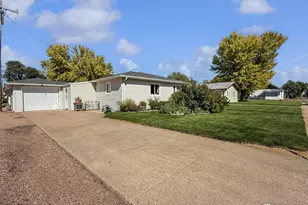 327 E Emerson St, Holyoke, CO 80734 - Photo 2