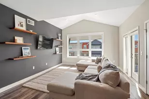 210 S Cherrywood Dr, Lafayette, CO 80026 - Photo 2