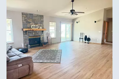 802 Waxberry Ct, Loveland, CO 80538 - Photo 2