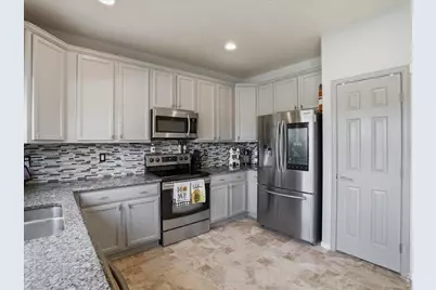 24703 E Kansas Cir, Aurora, CO 80018 - Photo 10