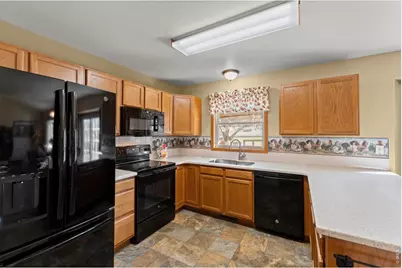 302 E 40th St, Loveland, CO 80538 - Photo 10