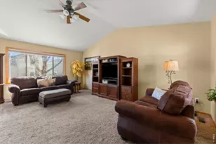302 E 40th St, Loveland, CO 80538 - Photo 4