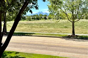 527 Deerwood Dr, Longmont, CO 80504 - Photo 2