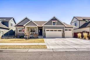 2009 Orchard Bloom Dr, Windsor, CO 80550 - Photo 2