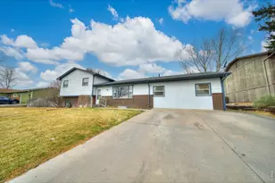 425 Gayle St, Fort Morgan, CO 80701 - Photo 2