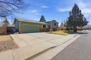 240 Blossom Dr, Loveland, CO 80537 - Photo 2