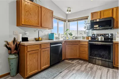 1098 Lavender Ave, Loveland, CO 80537 - Photo 6